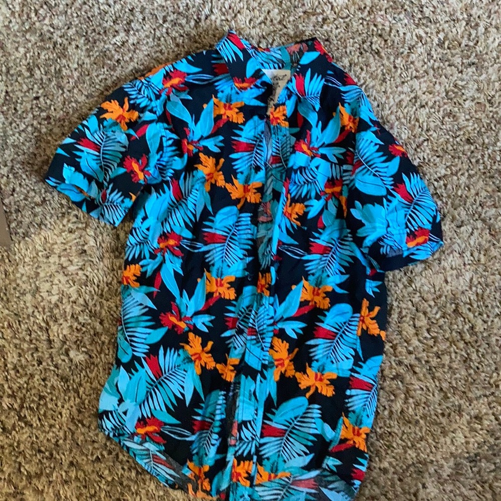 patterned collard shirt